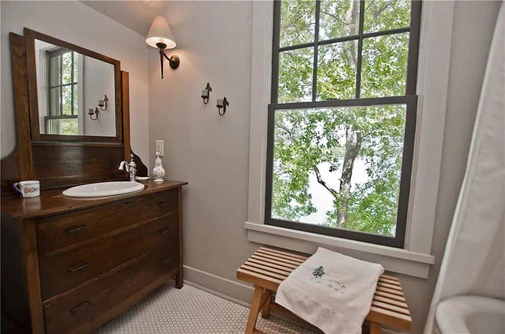 transitional style bathroom