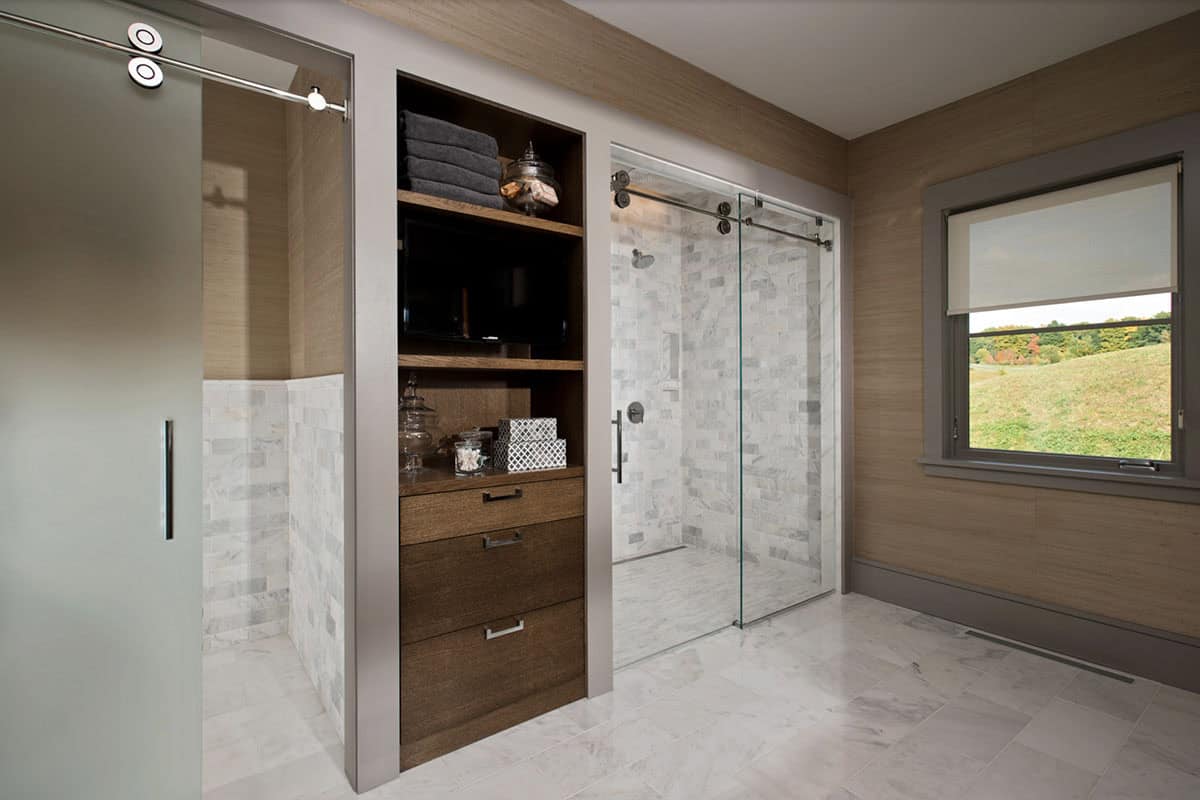 modern farmhouse style bathroom