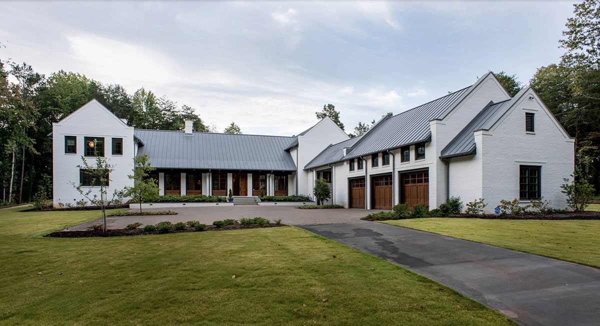 modern farmhouse home exterior