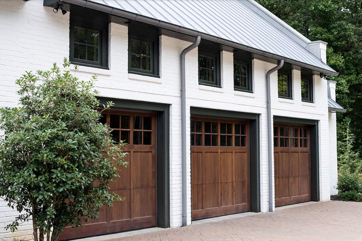 modern farmhouse home exterior garage