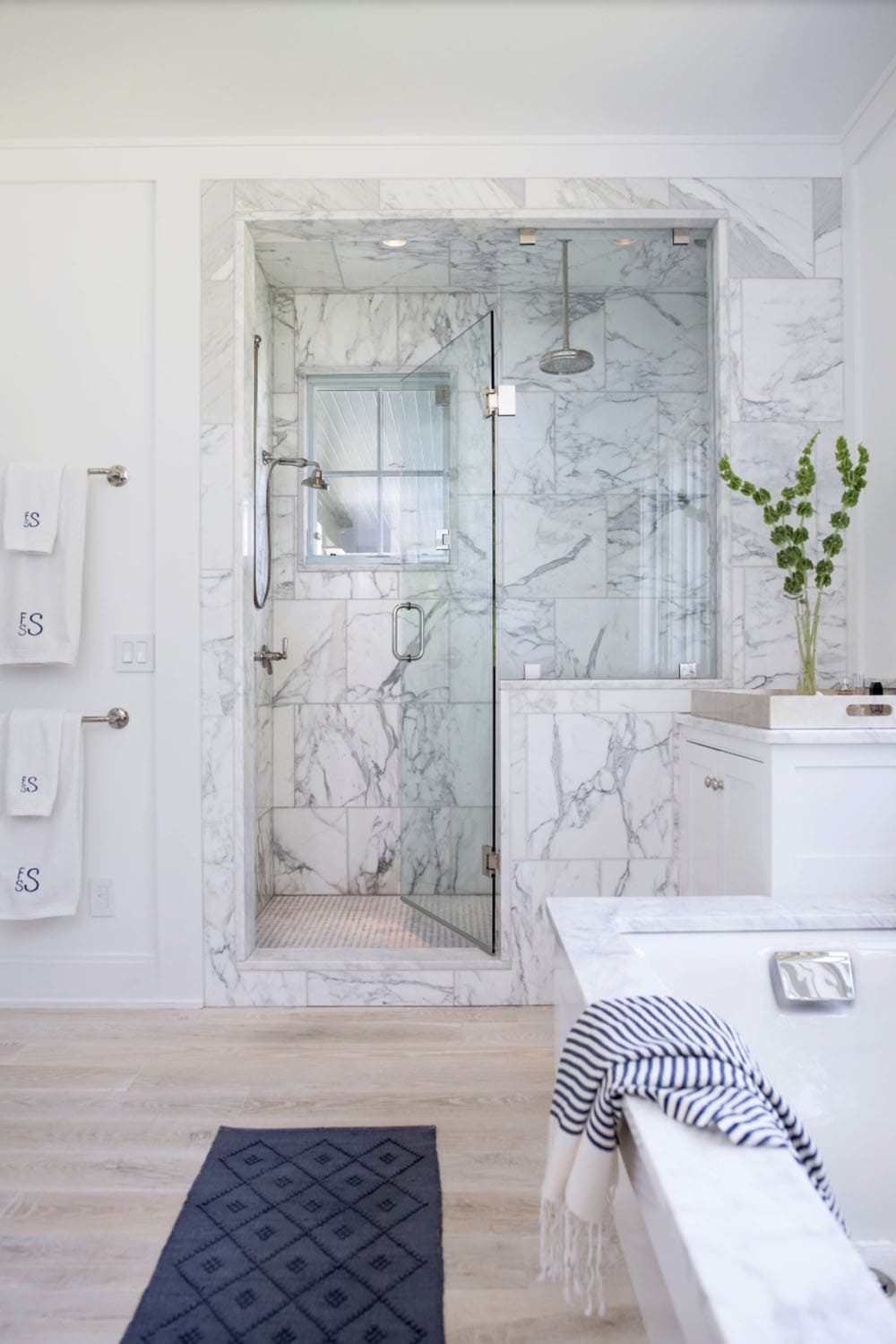 modern farmhouse style bathroom