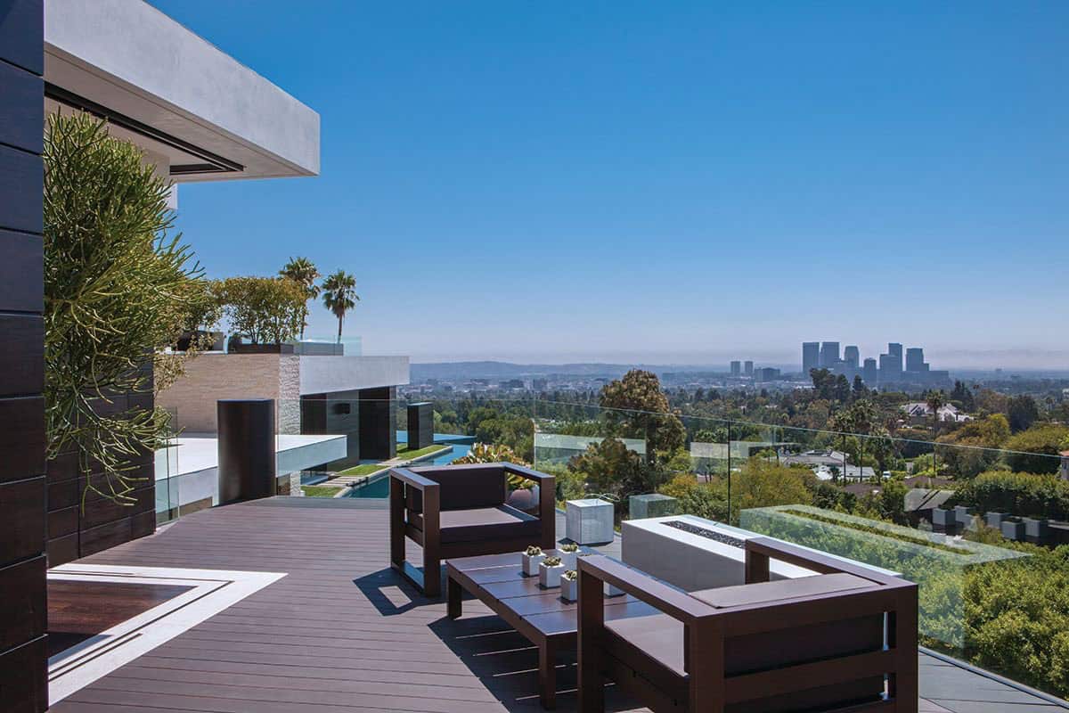 modern home exterior patio with outdoor furniture