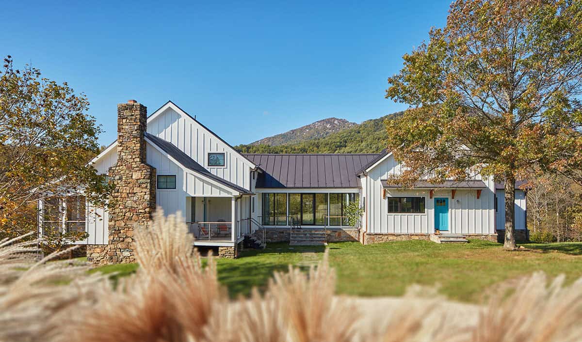 modern farmhouse exterior