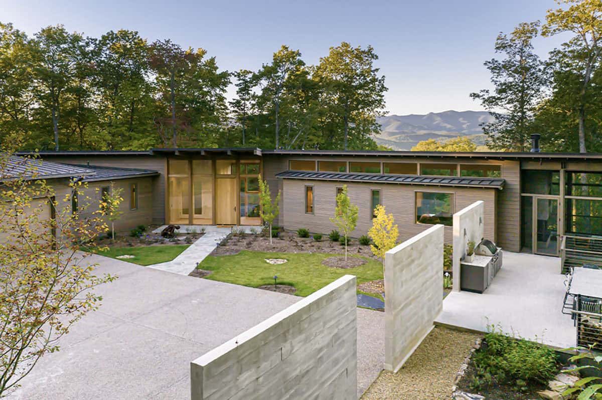 modern mountain home exterior