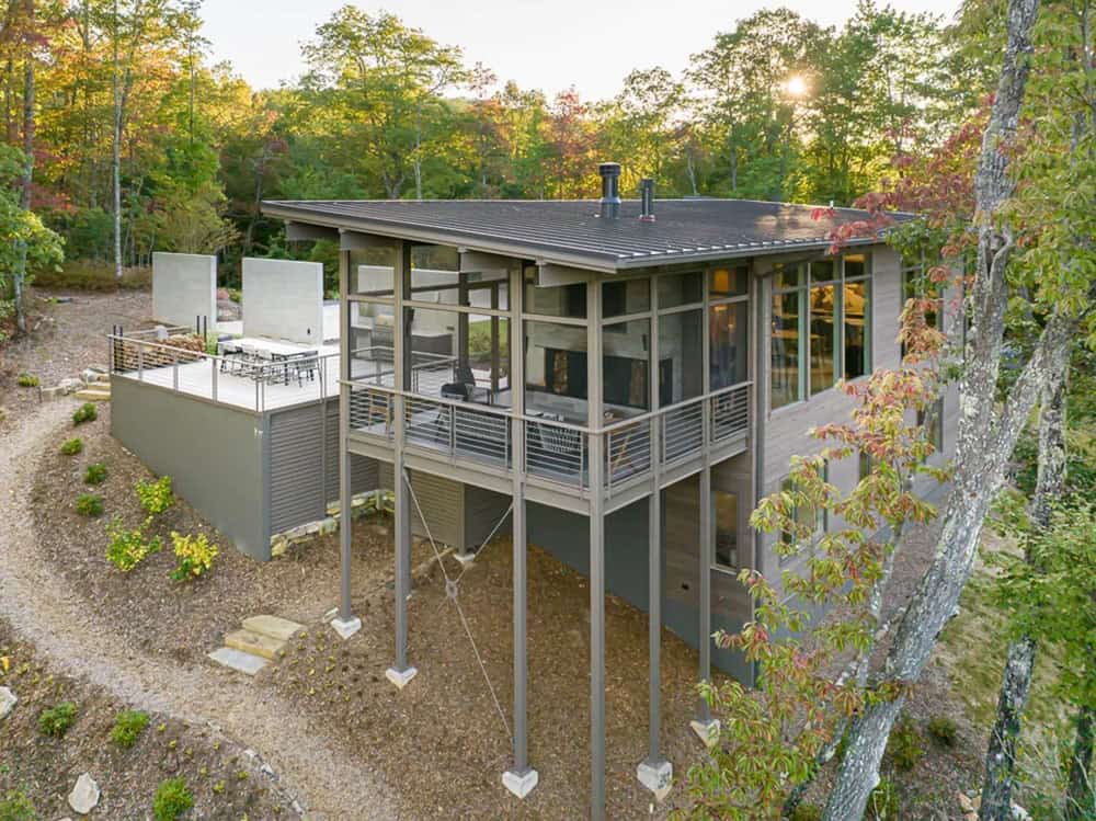 modern mountain home exterior
