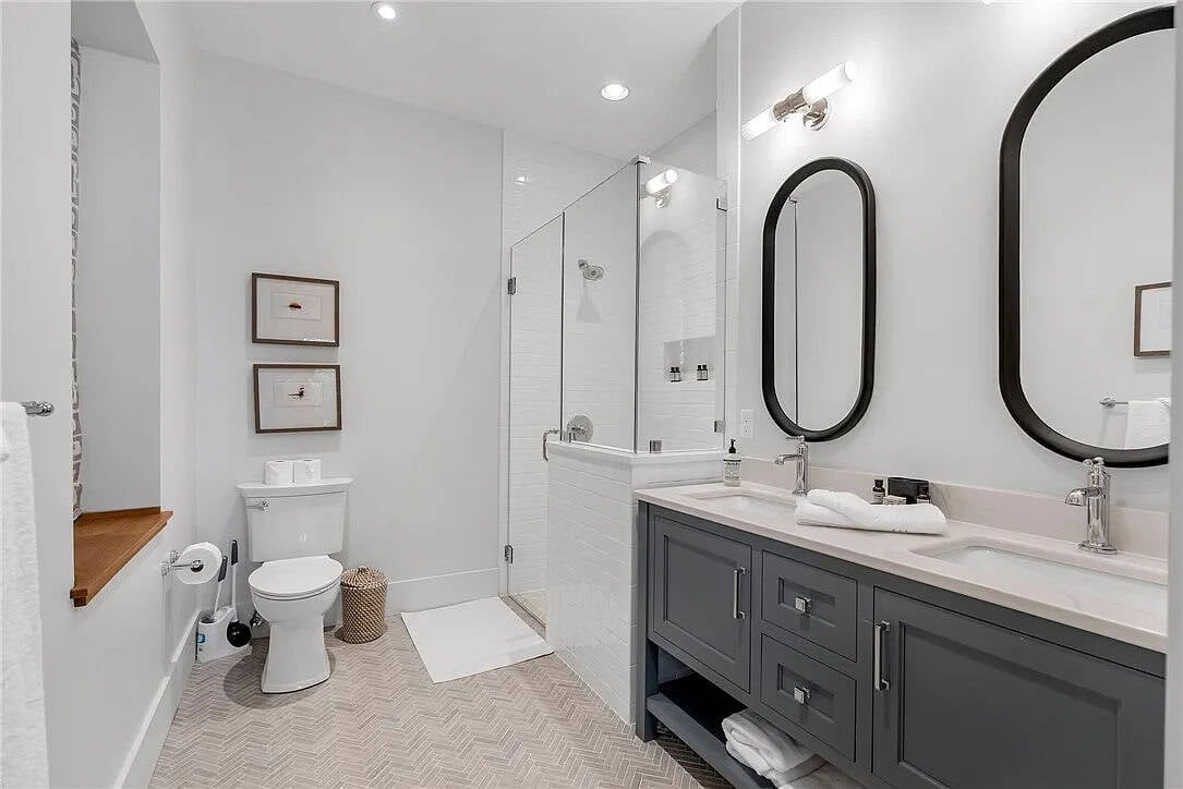 contemporary bathroom