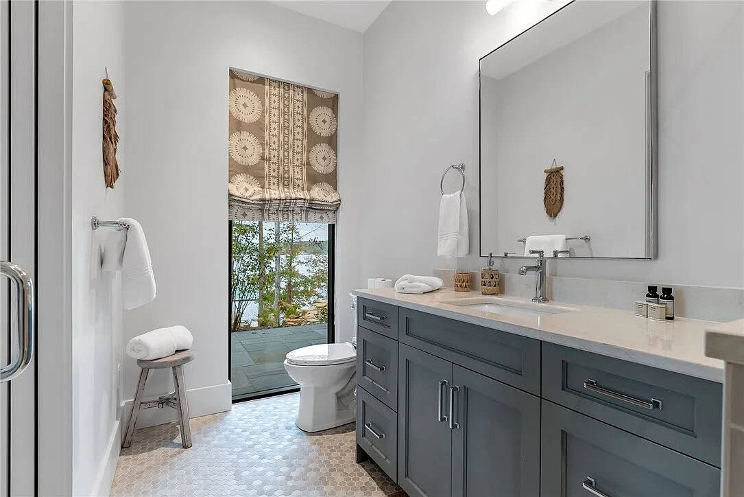 contemporary bathroom