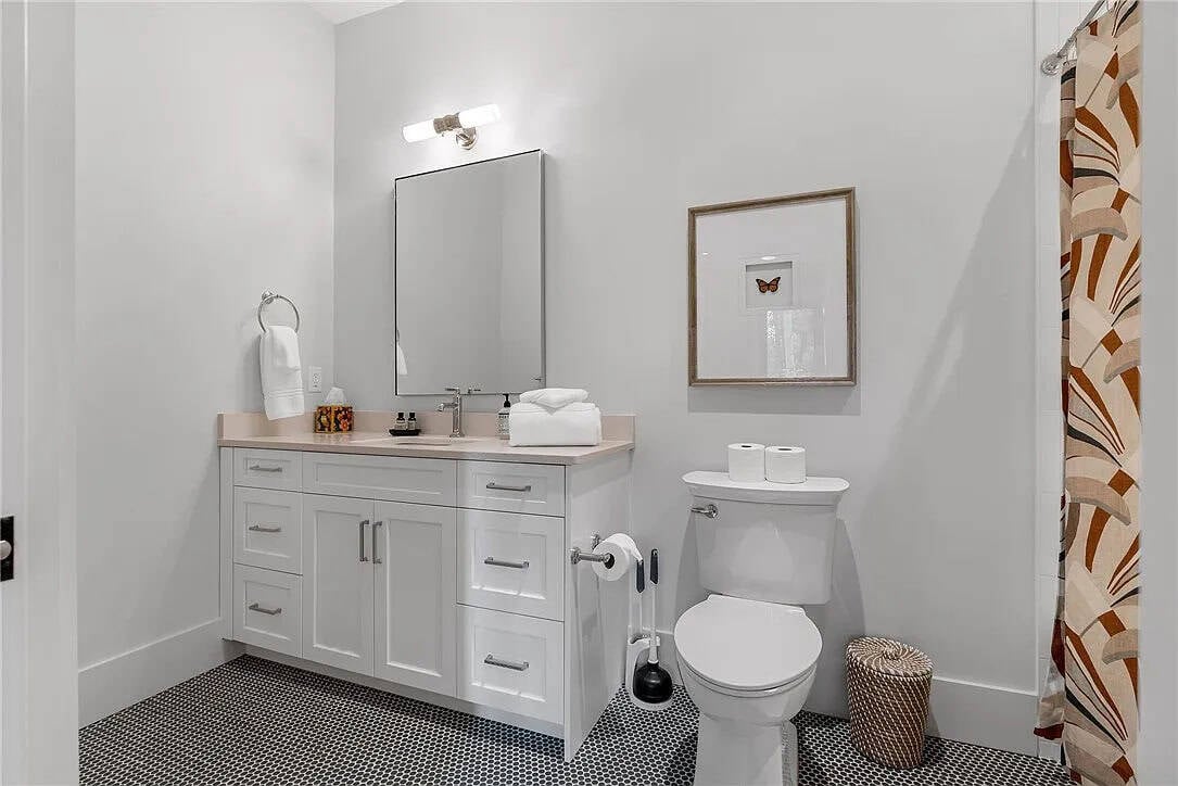 contemporary bathroom