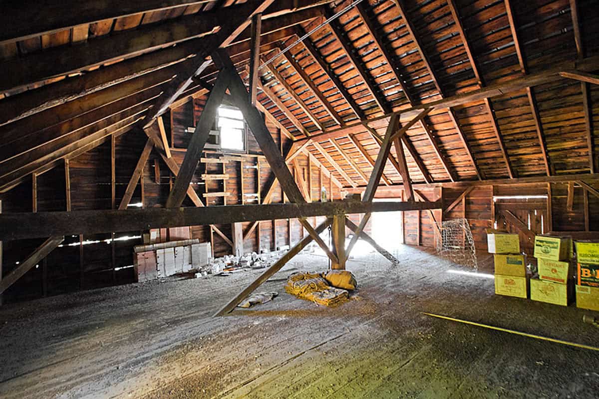 barn house before the remodel