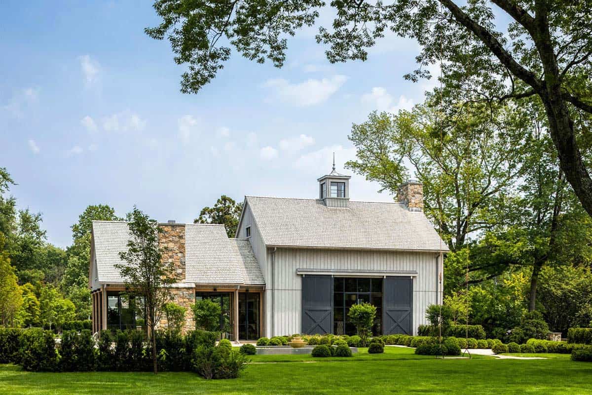 modern rustic barn house exterior