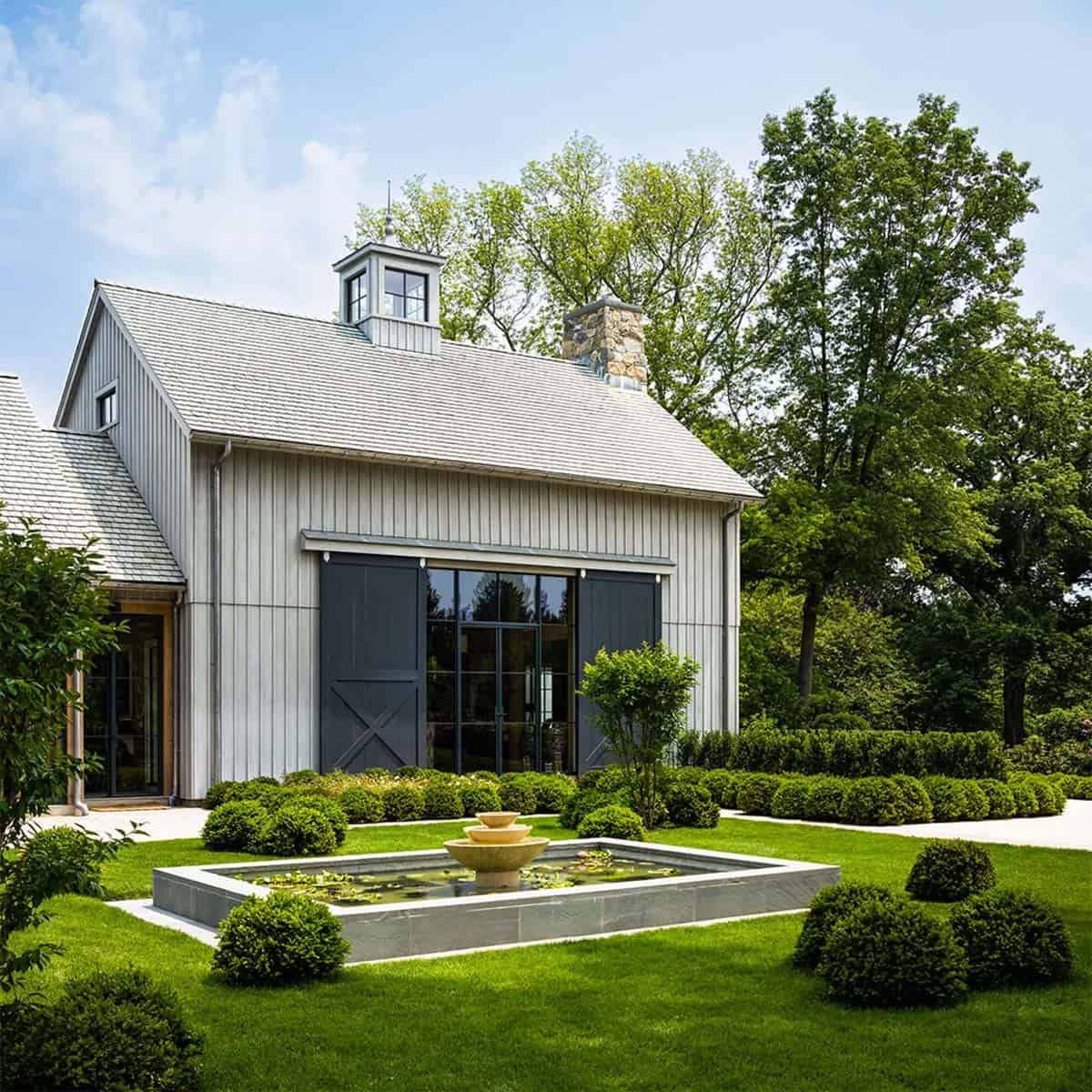 modern rustic barn house exterior