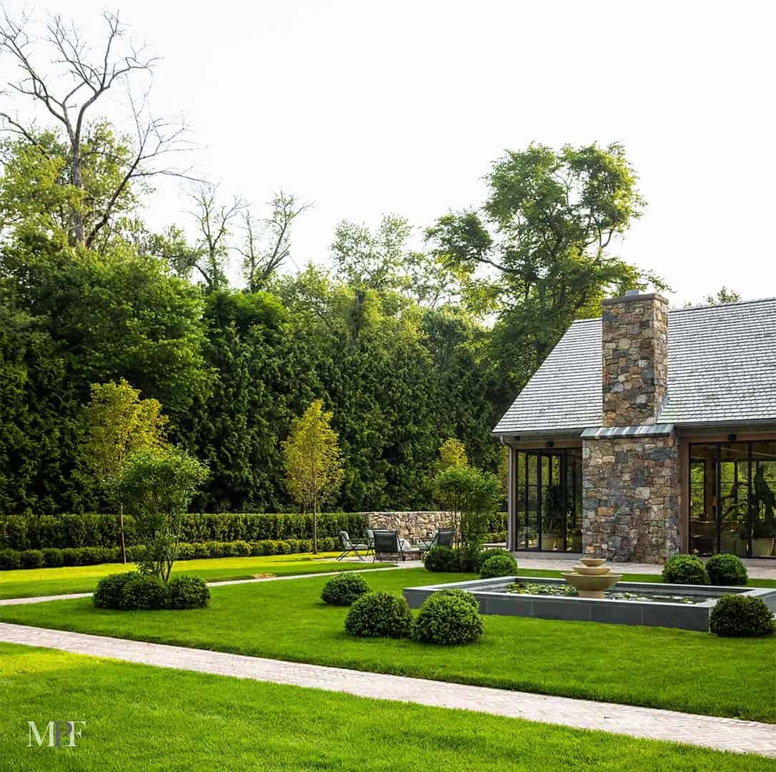 modern rustic barn house exterior