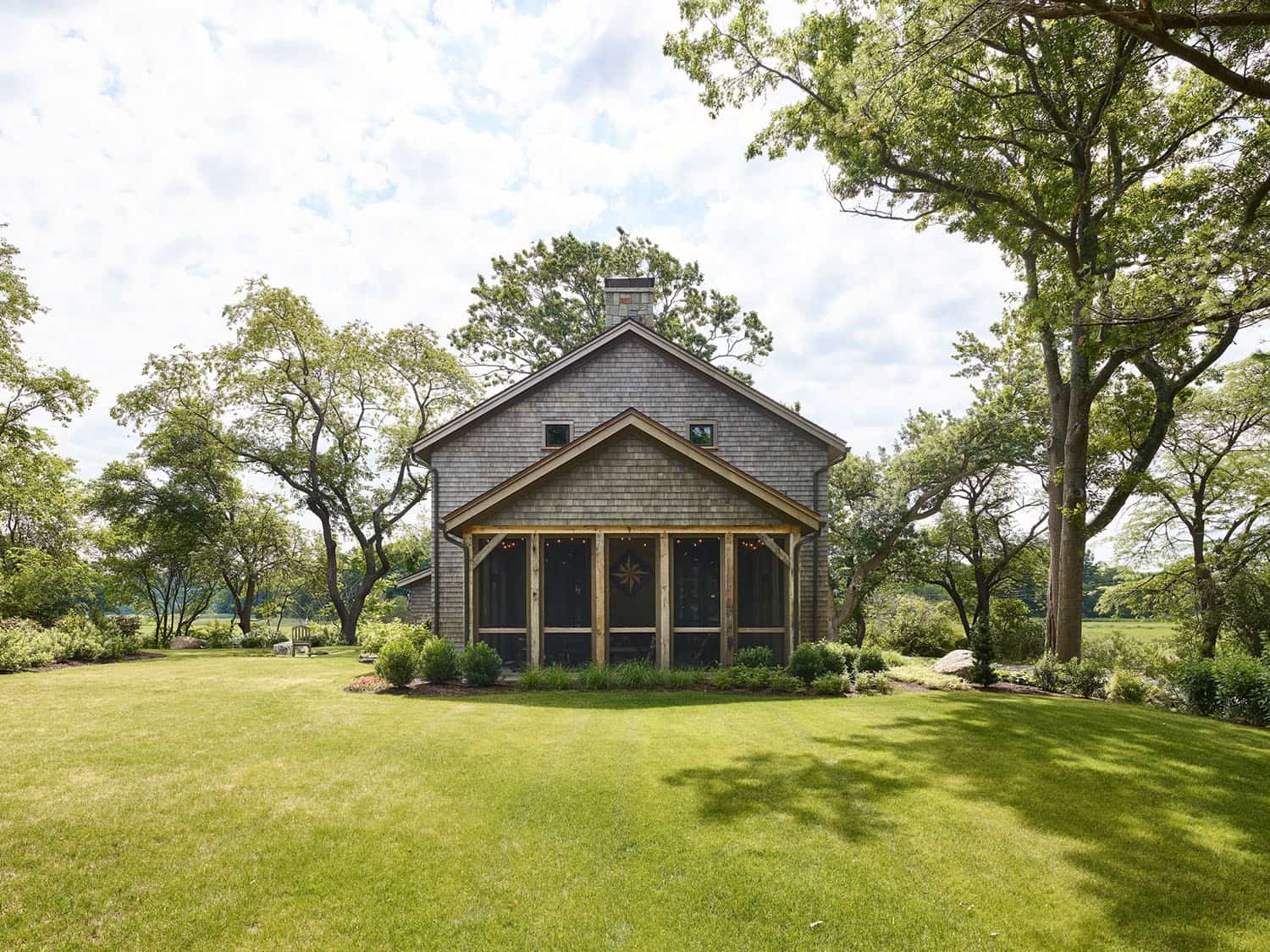 rustic modern barn house exterior