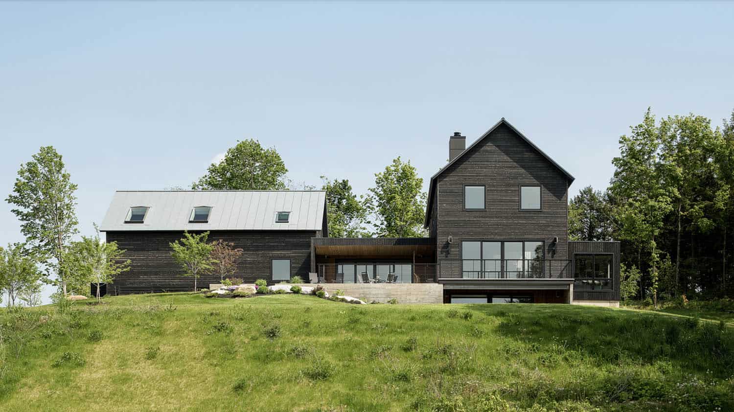 modern home exterior backyard view