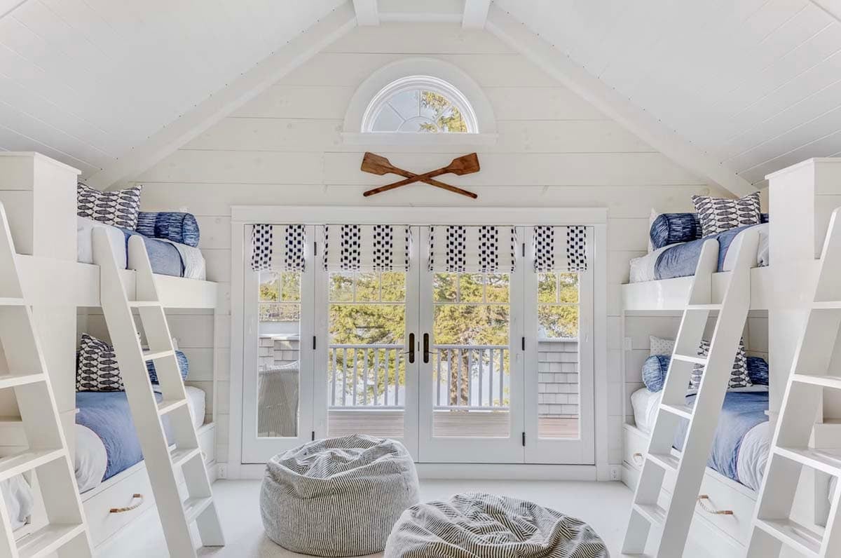 coastal style bunk bedroom
