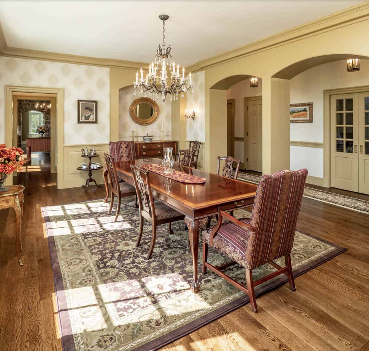 traditional style dining room