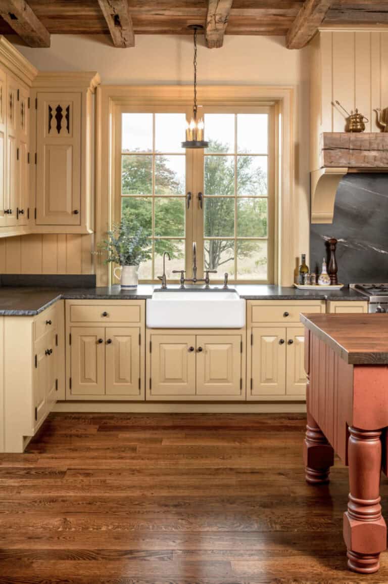 Tour a stunning Pennsylvania fieldstone clad house in the Delaware ...