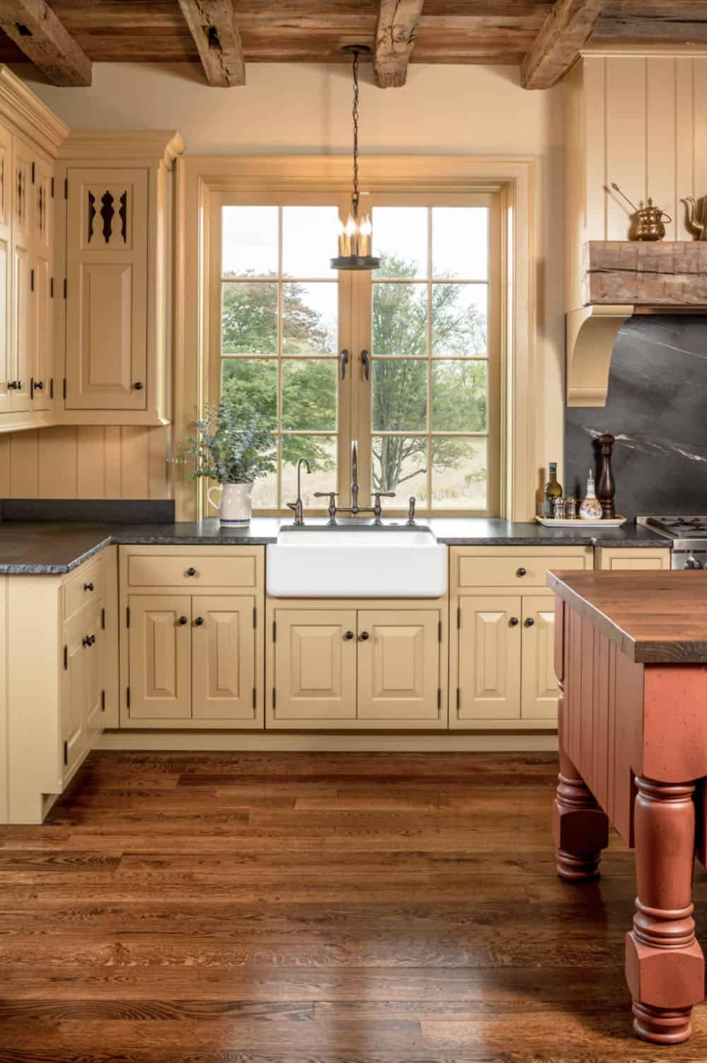 traditional style kitchen with a farmhouse sink