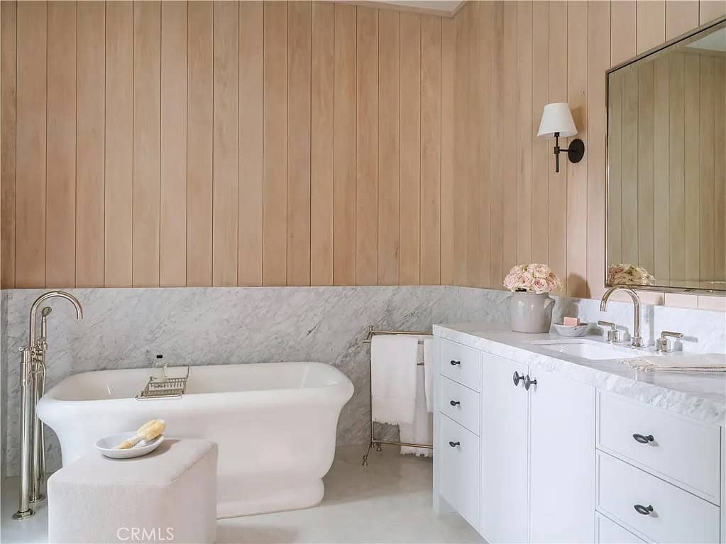 transitiional style bathroom 