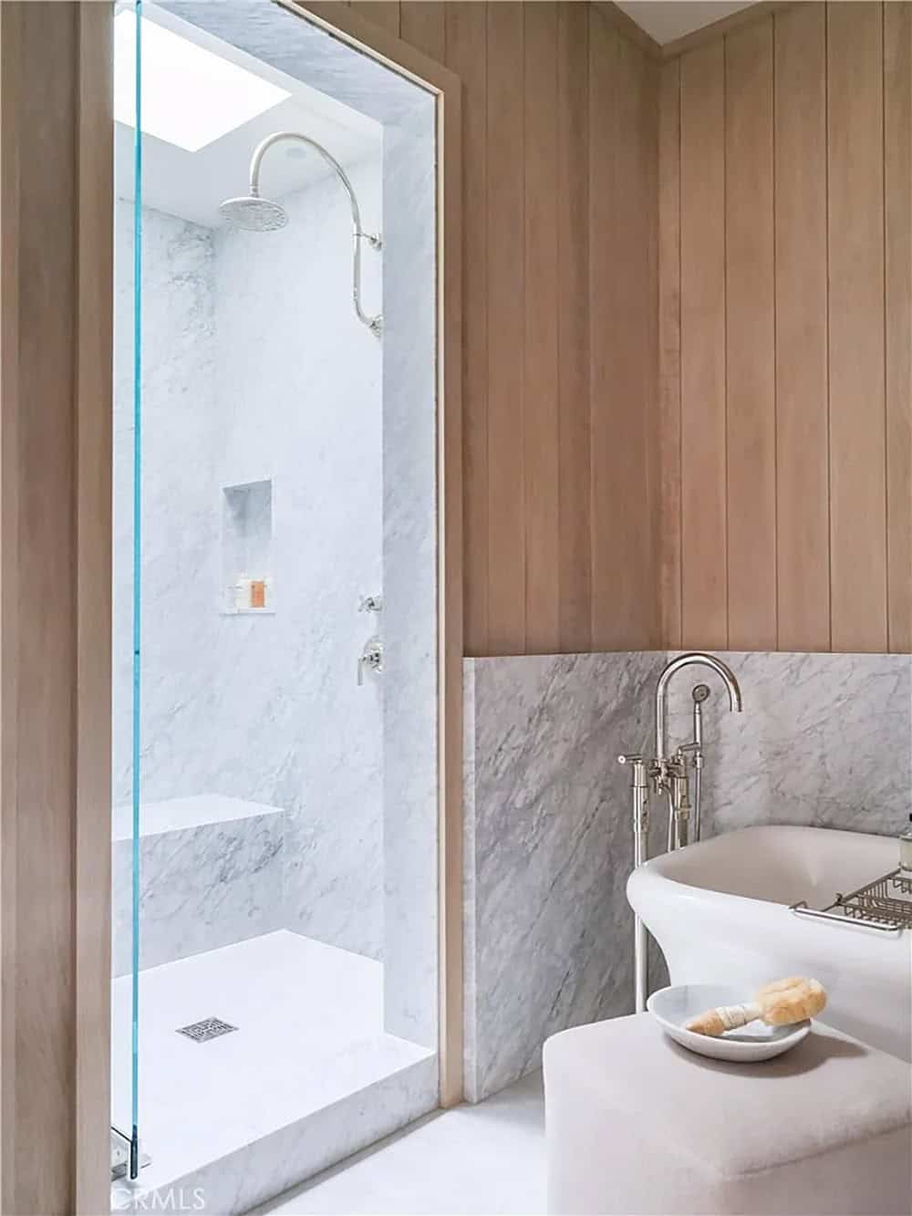 transitiional style bathroom 