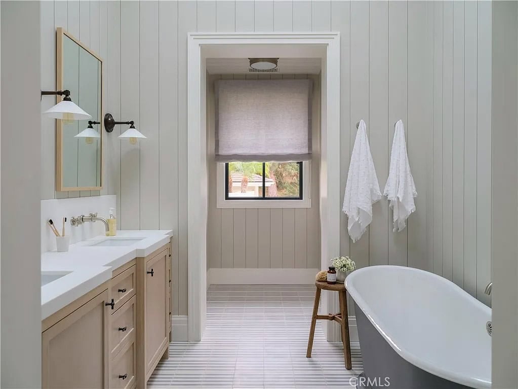transitiional style bathroom 