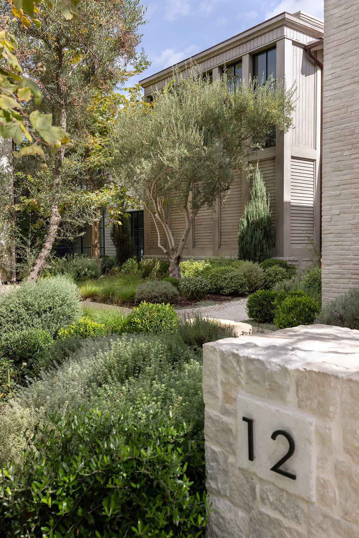 transitiional style home landscaping