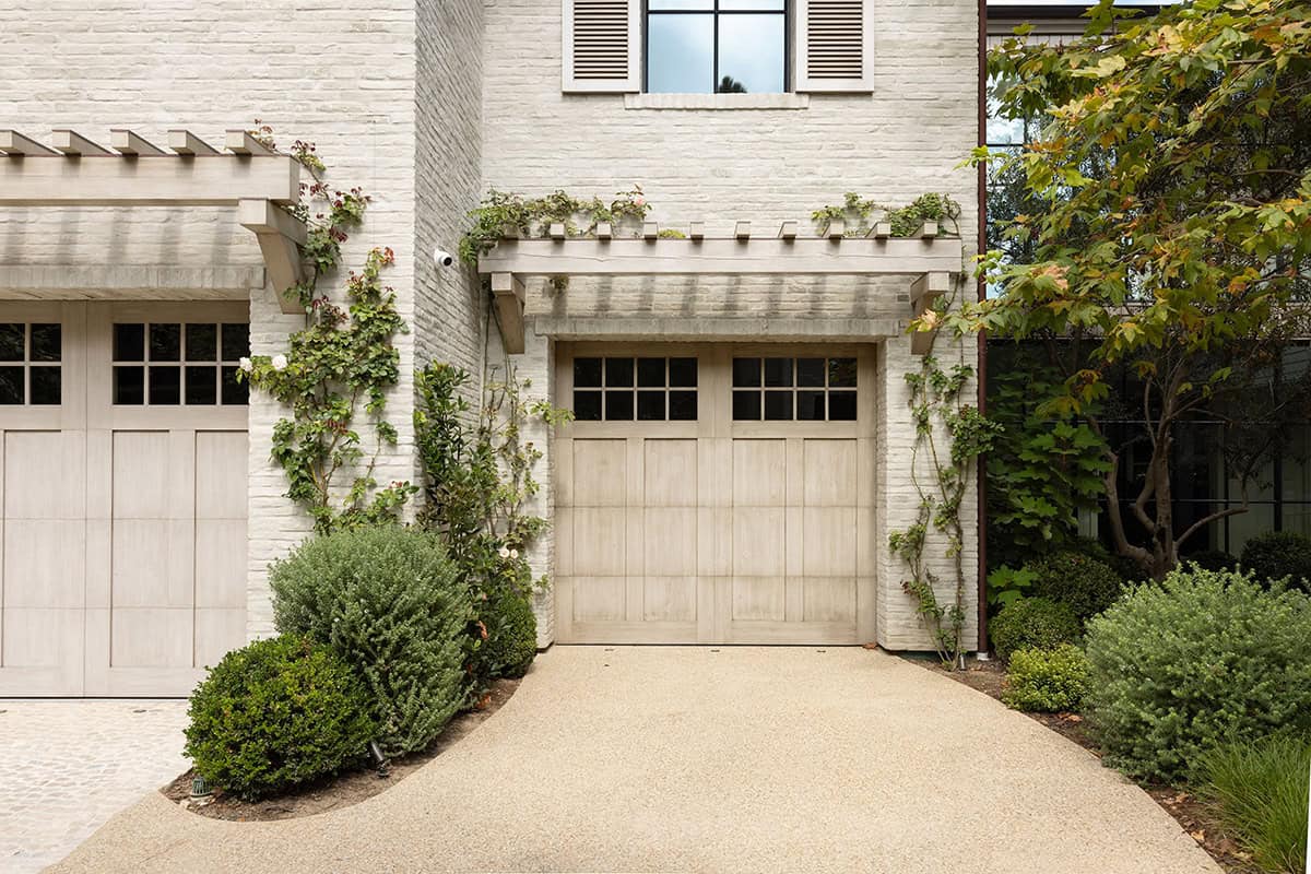 transitiional style home landscaping
