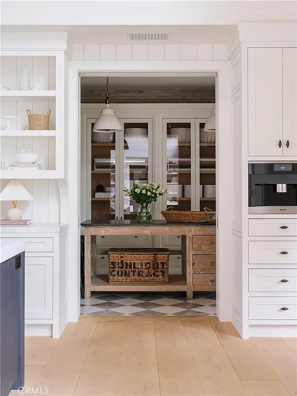 transitiional style kitchen