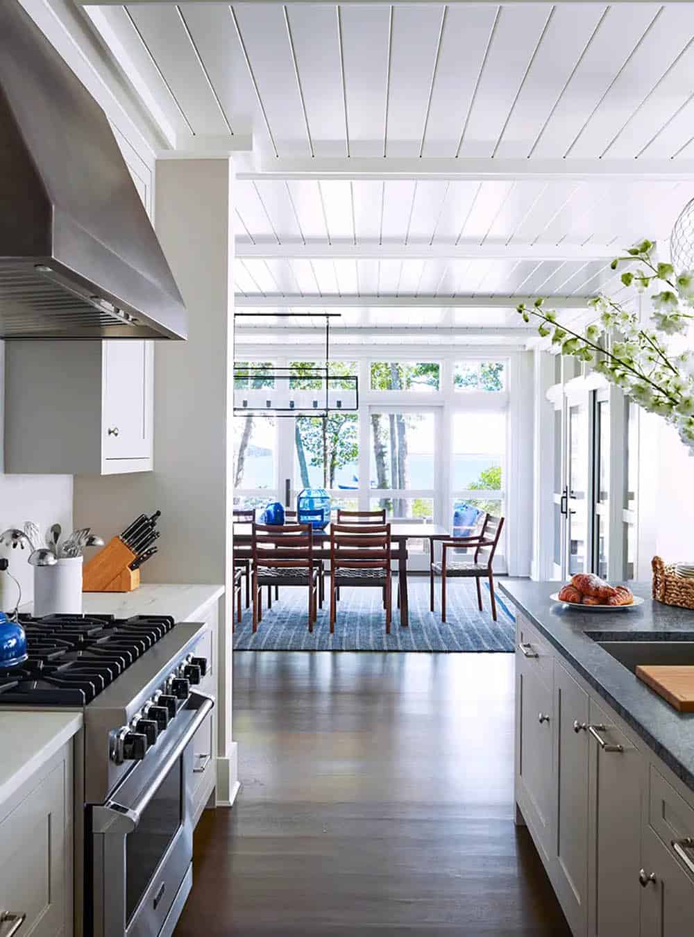 transitional style kitchen