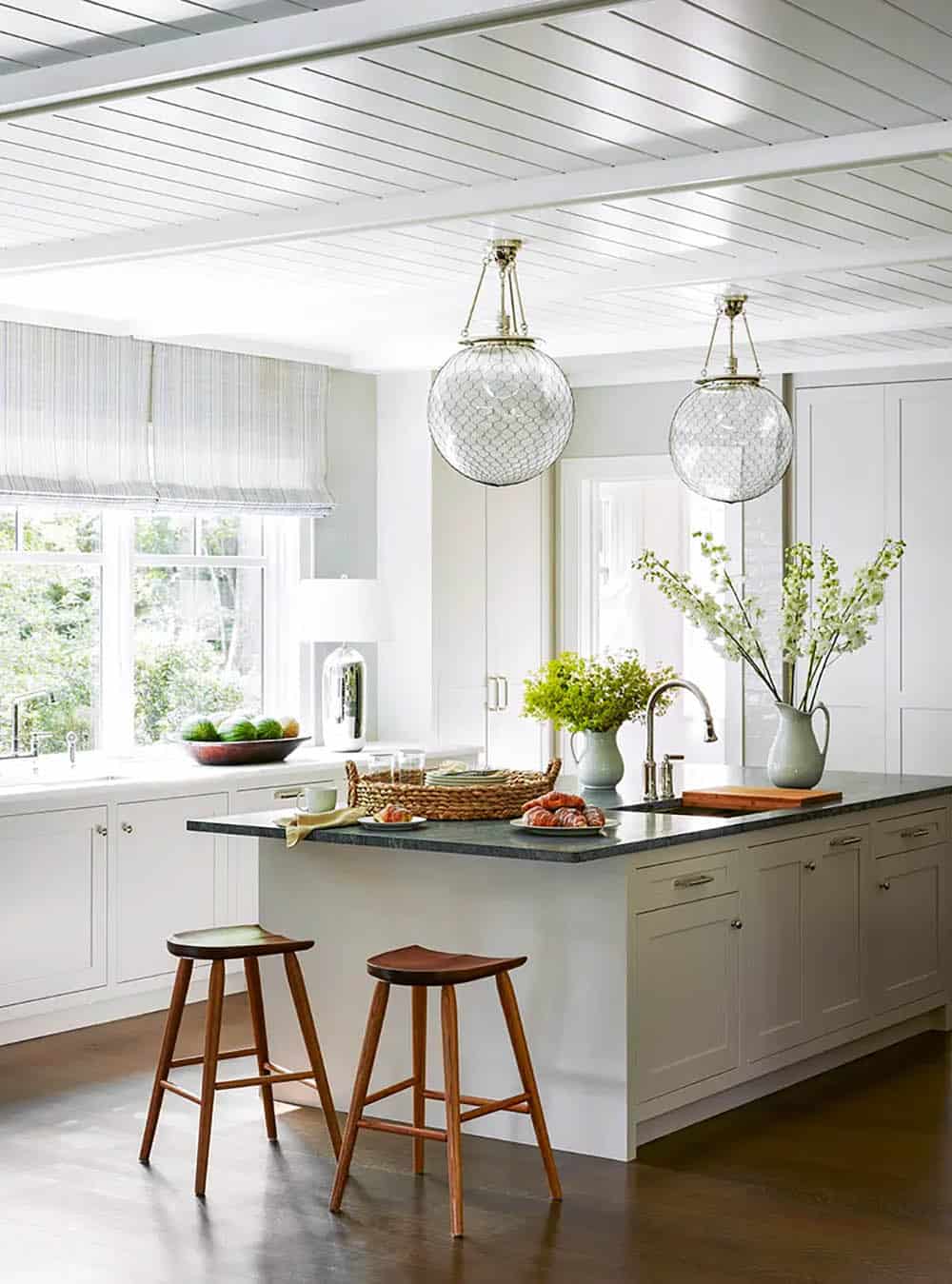 transitional style kitchen with pendant lights