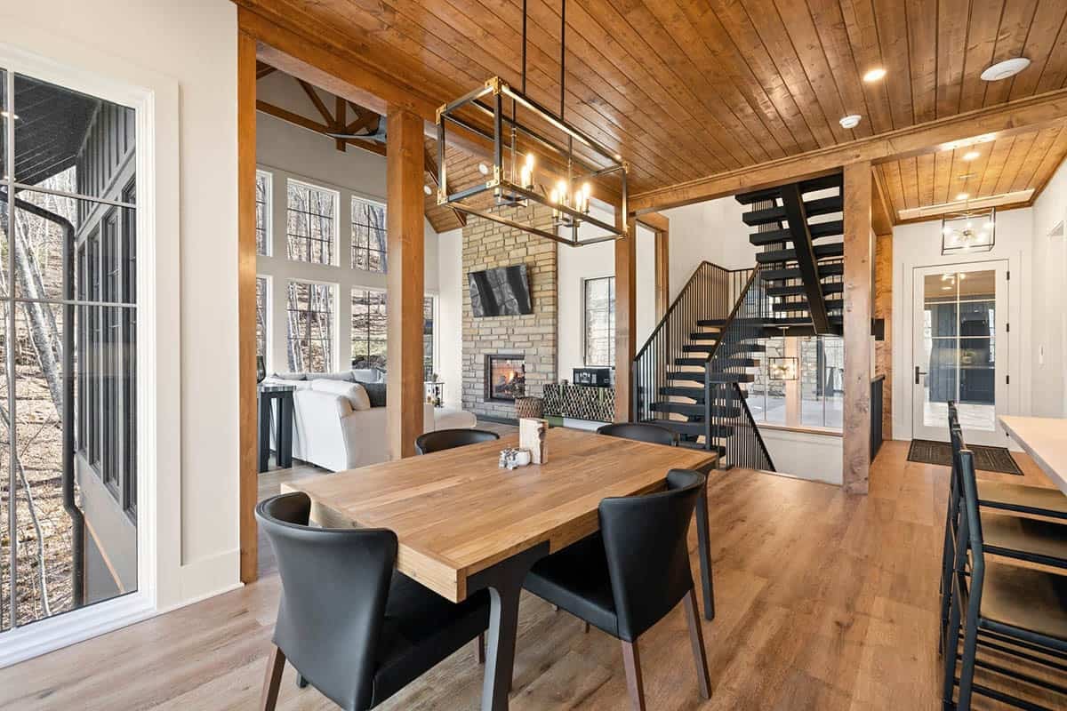 mountain cottage dining room