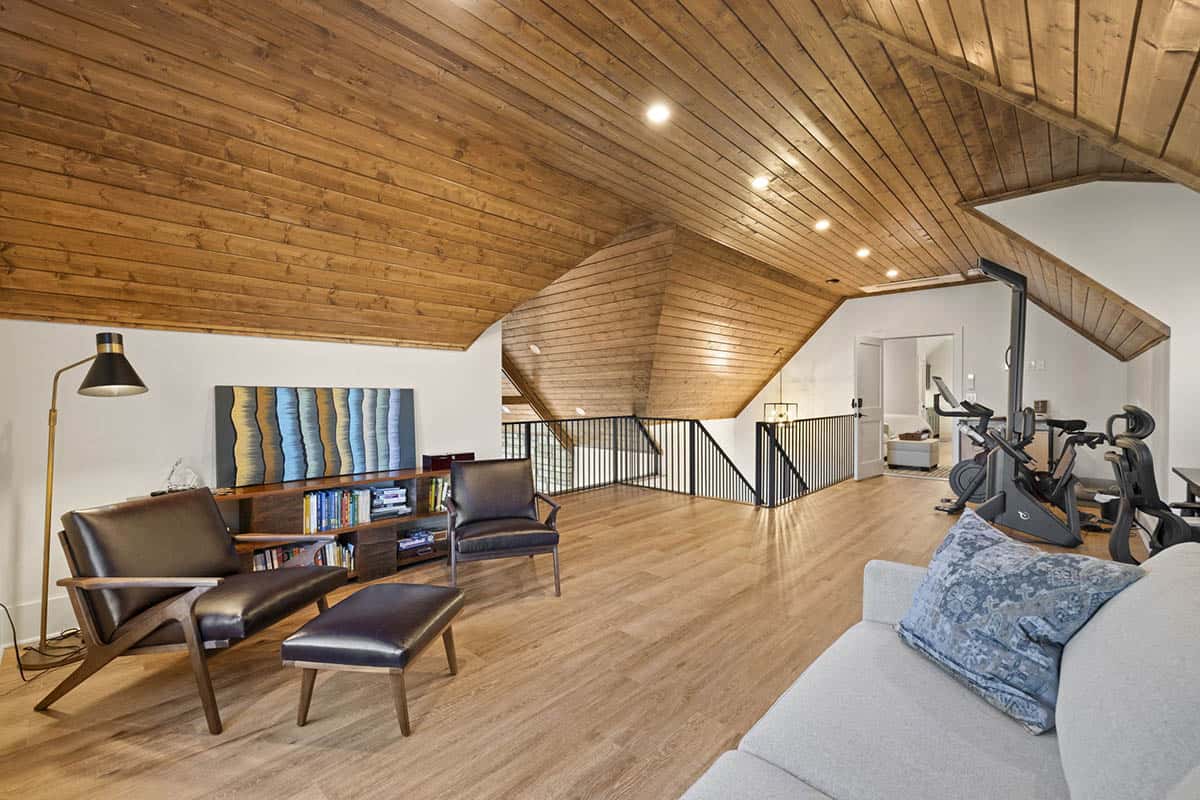 mountain cottage family room with a home gym