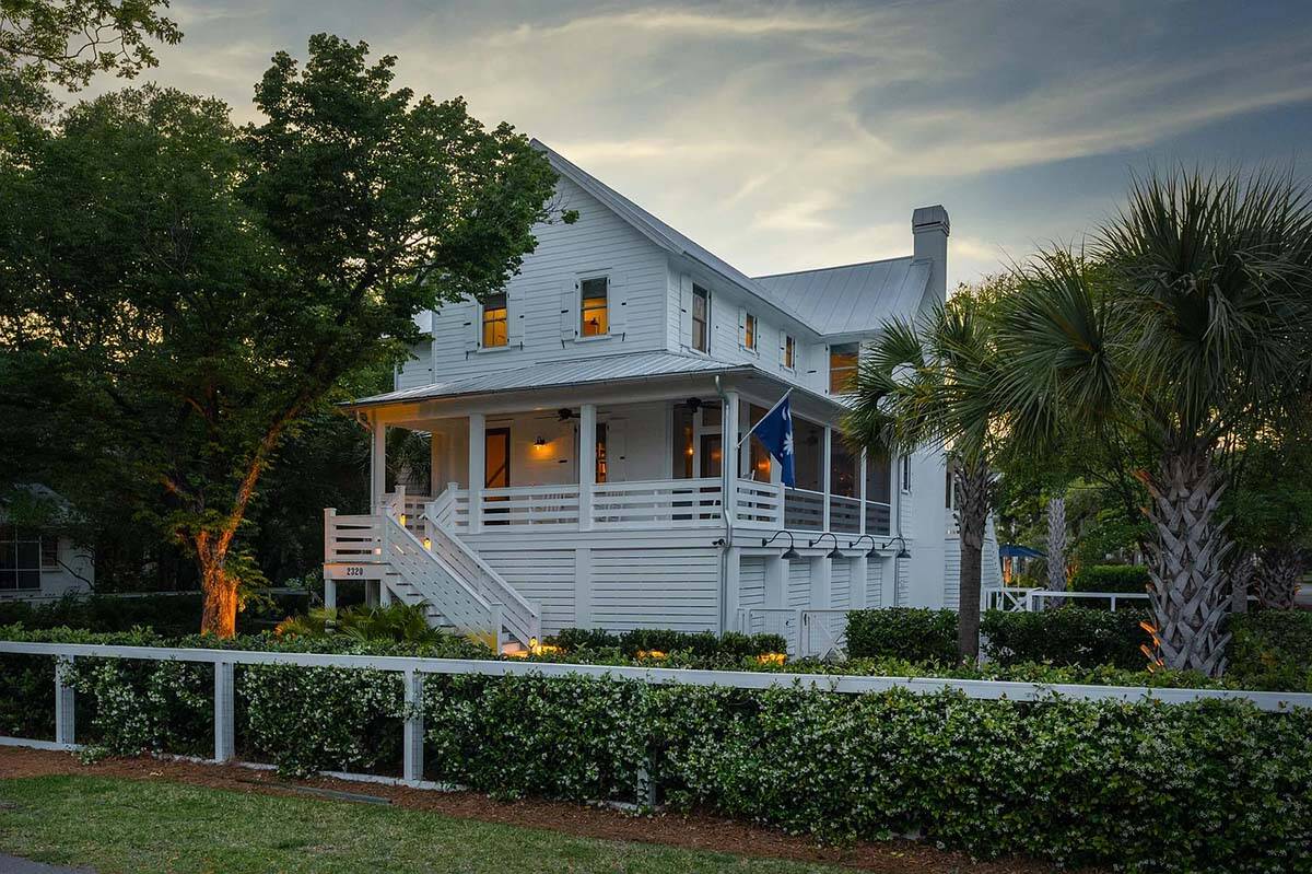 beach style house exterior