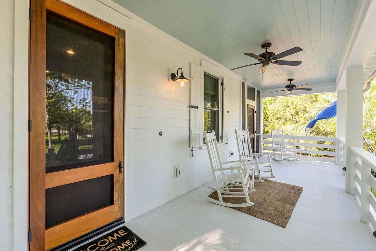 beach style house exterior entry