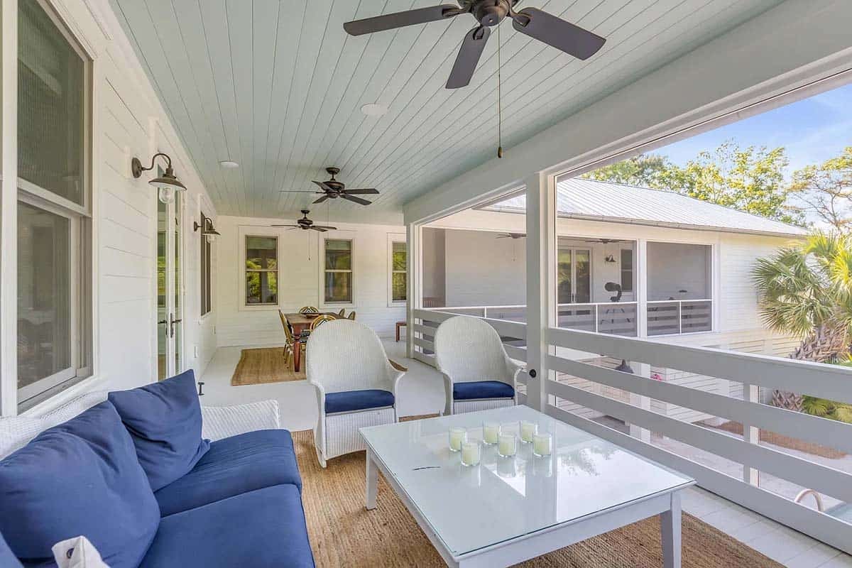 beach style covered porch