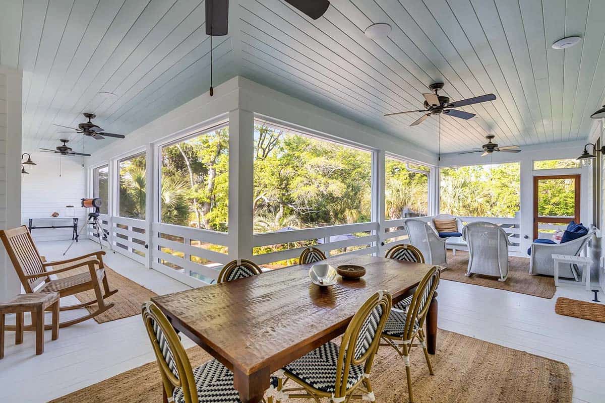 beach style covered porch