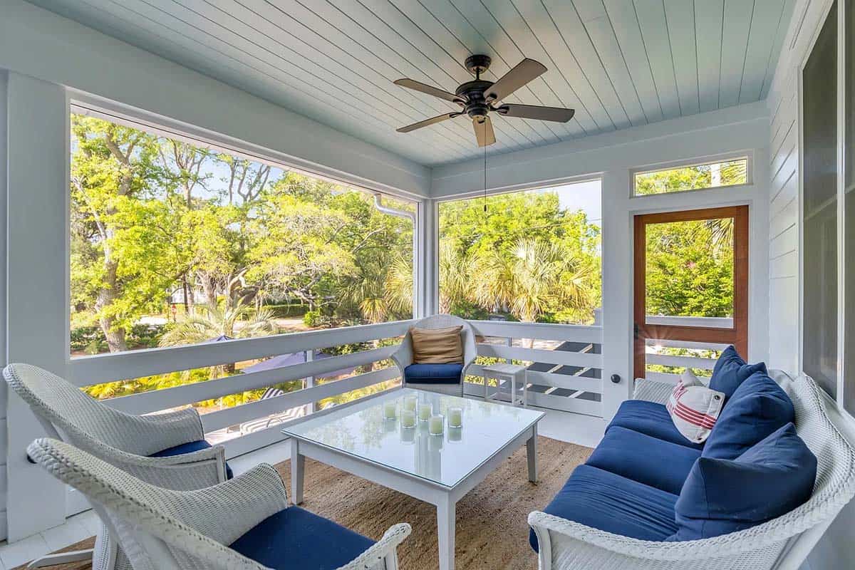 beach style covered porch