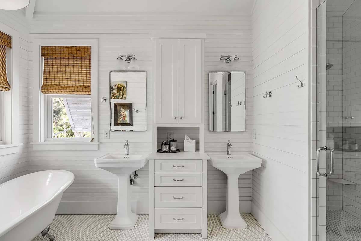 beach style bathroom