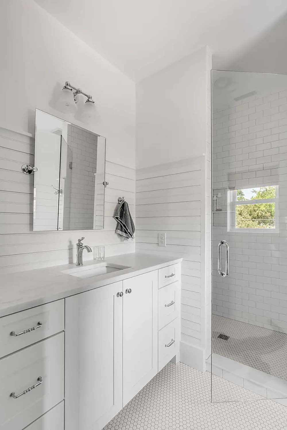 beach style bathroom