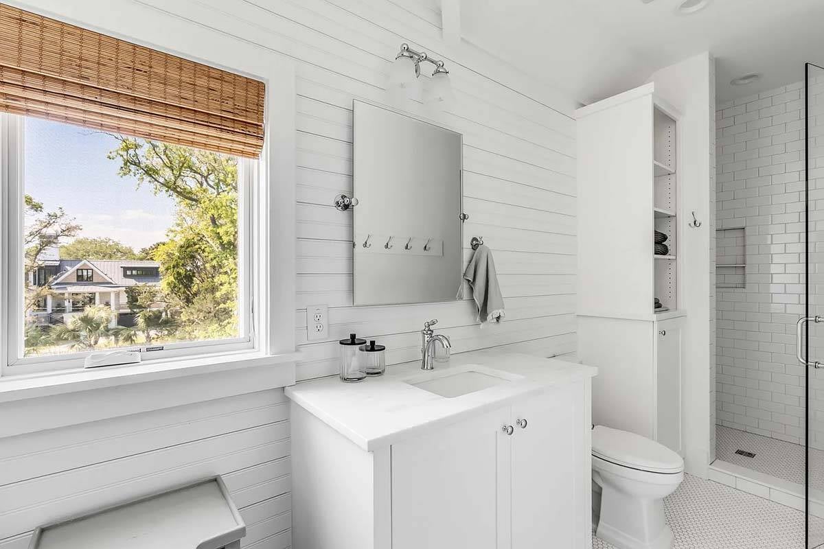 beach style bathroom