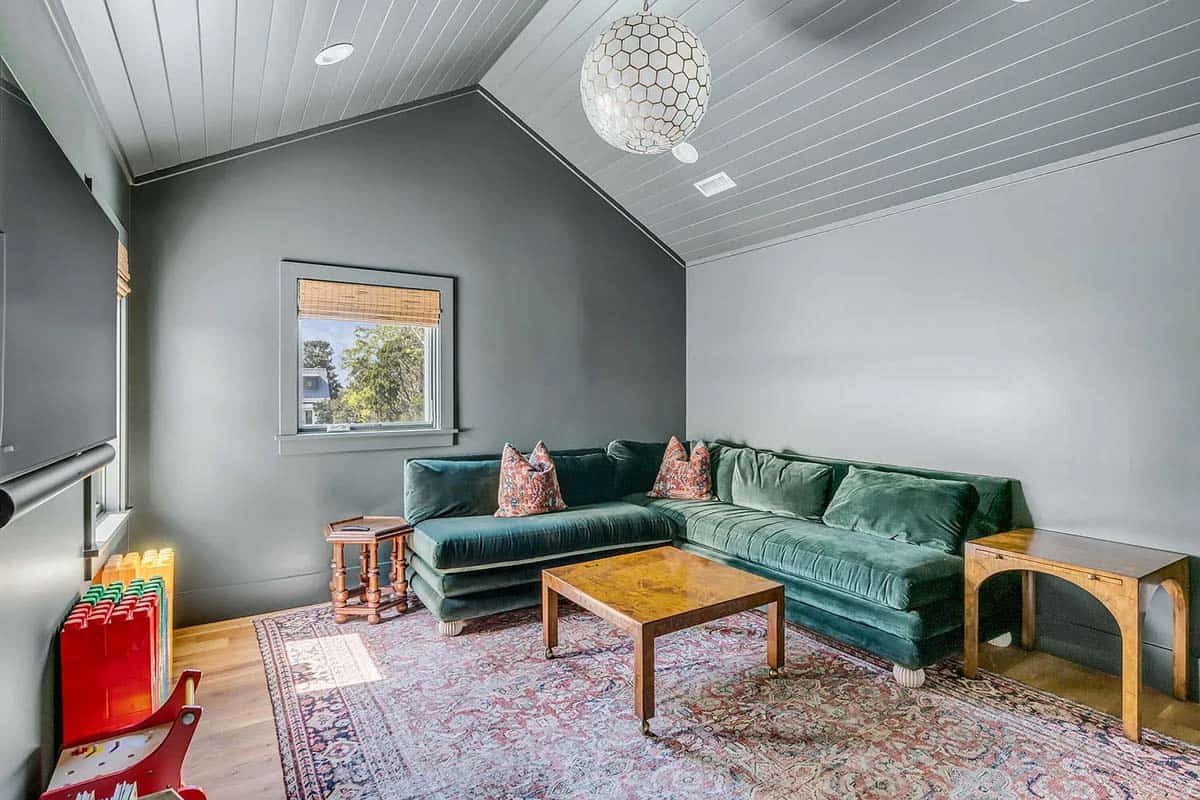 beach style family room