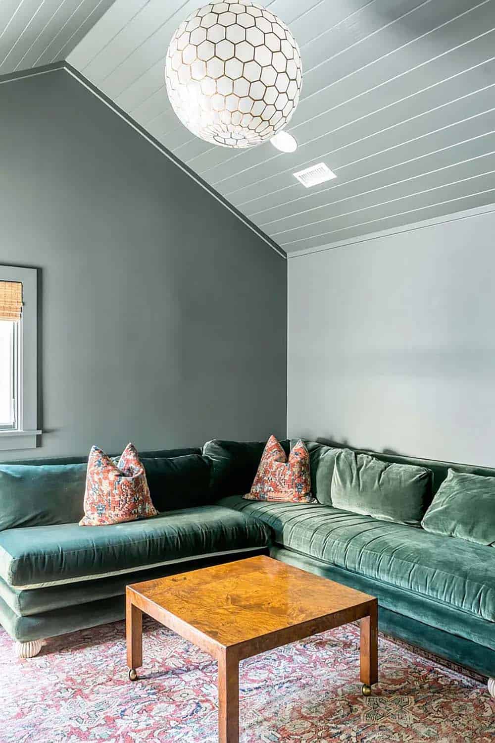 beach style family room