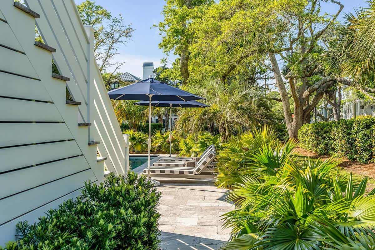 beach style house exterior 