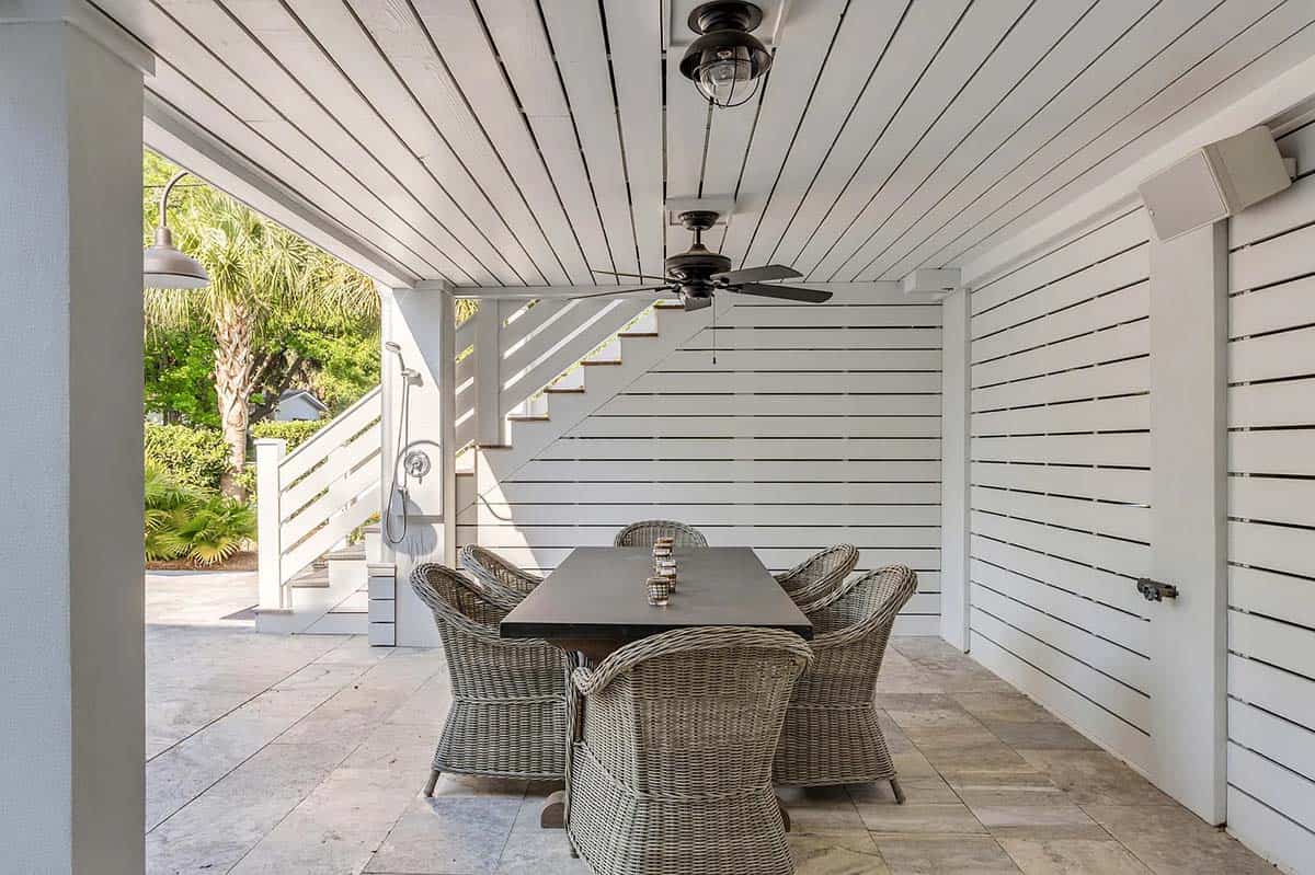 coastal style house exterior with a coverd patio