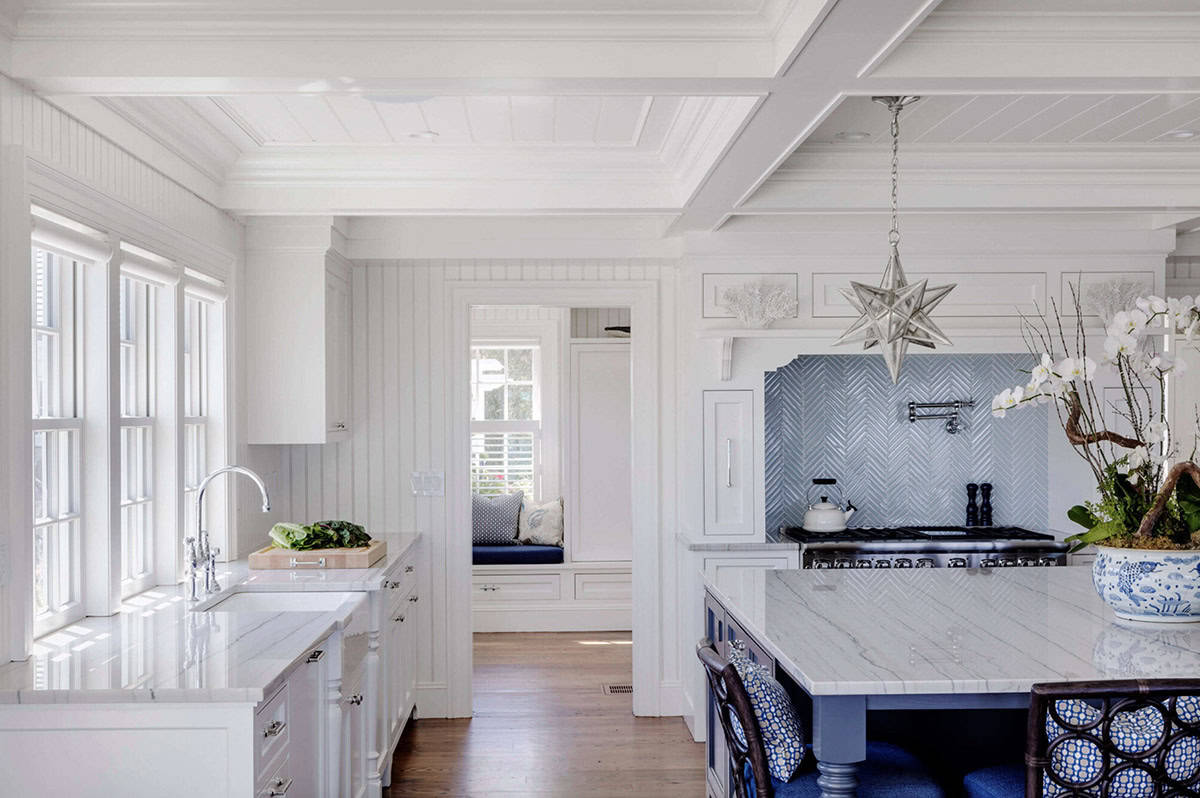 beach style kitchen