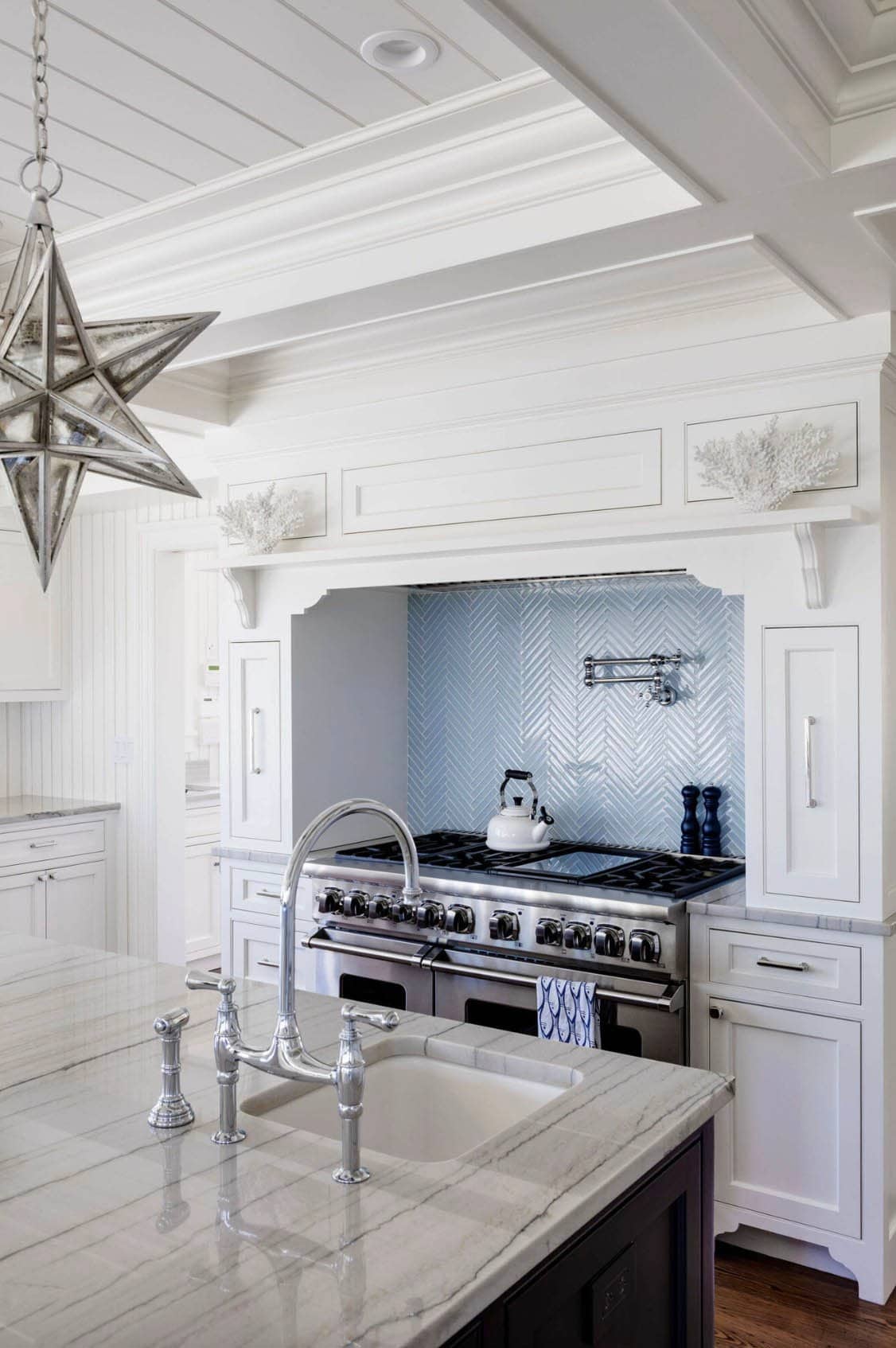 beach style kitchen