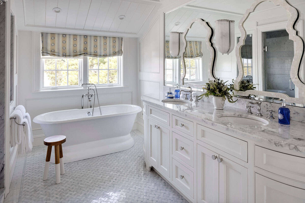 beach style bathroom