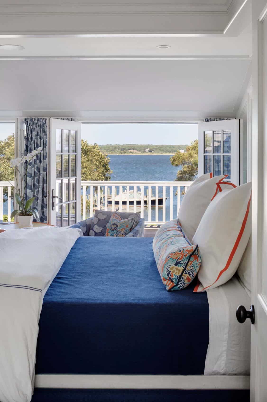beach style bedroom