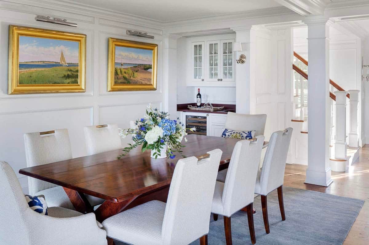 beach style dining room