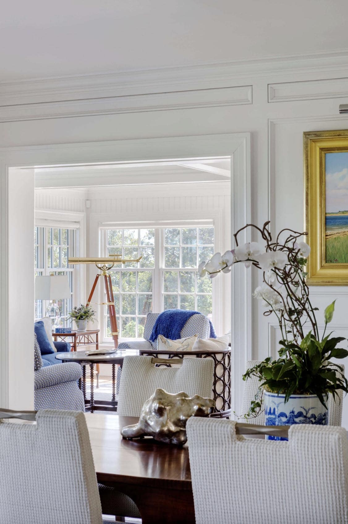 beach style dining room